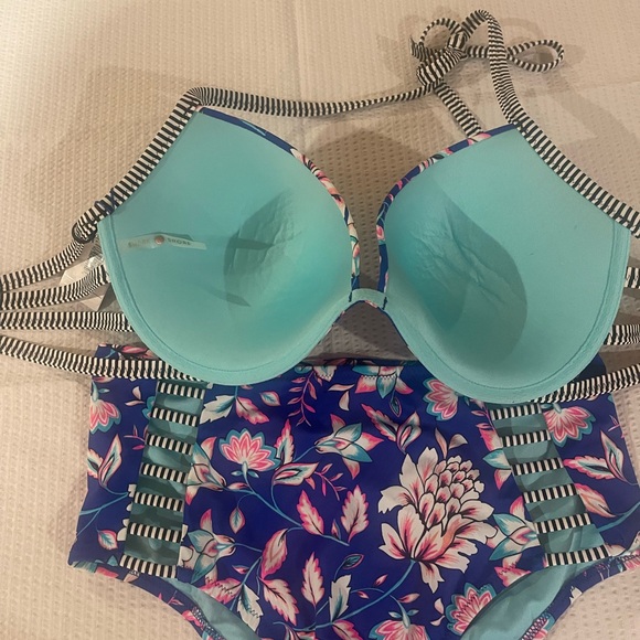 SWIMSUIT - Picture 3 of 5